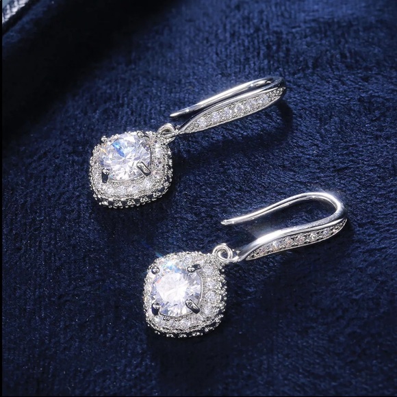 New Women’s 925 Silver Diamond Earrings - Picture 4 of 6